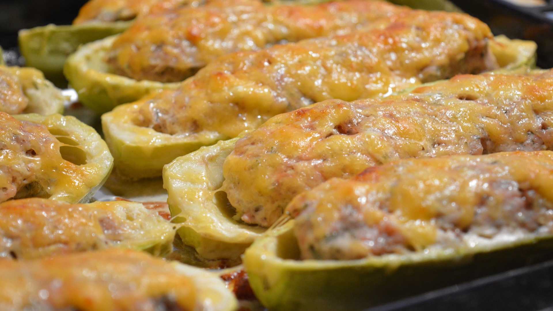 Фаршированные лодочки из кабачков в духовке — вкусное и простое блюдо Готовим по подробному рецепту с пошаговыми фото и описанием