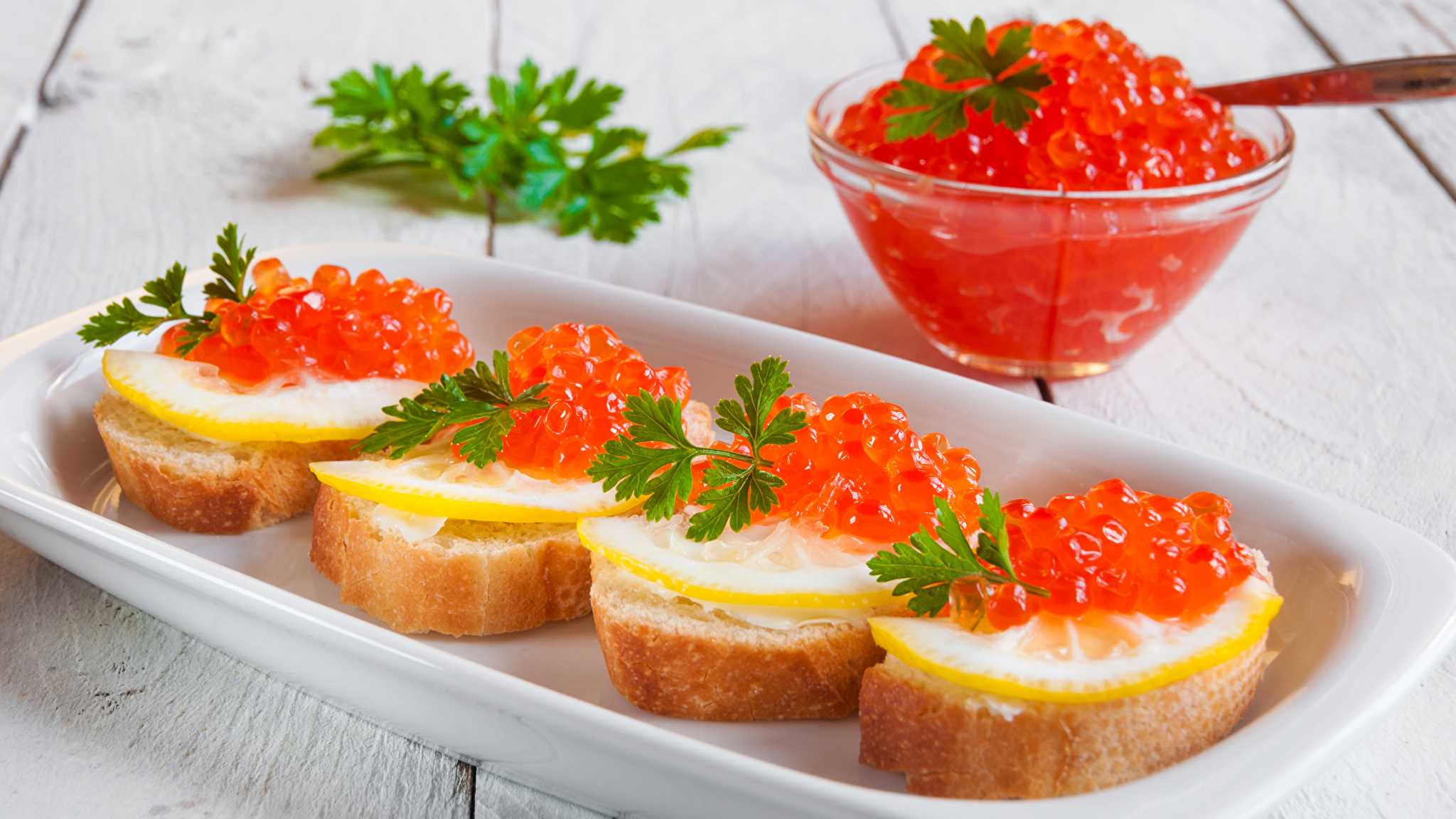 Бутерброды с красной икрой и плавленым сыром Пошаговый рецепт с фото приготовления бутербродов с красной икрой и плавленым сыром