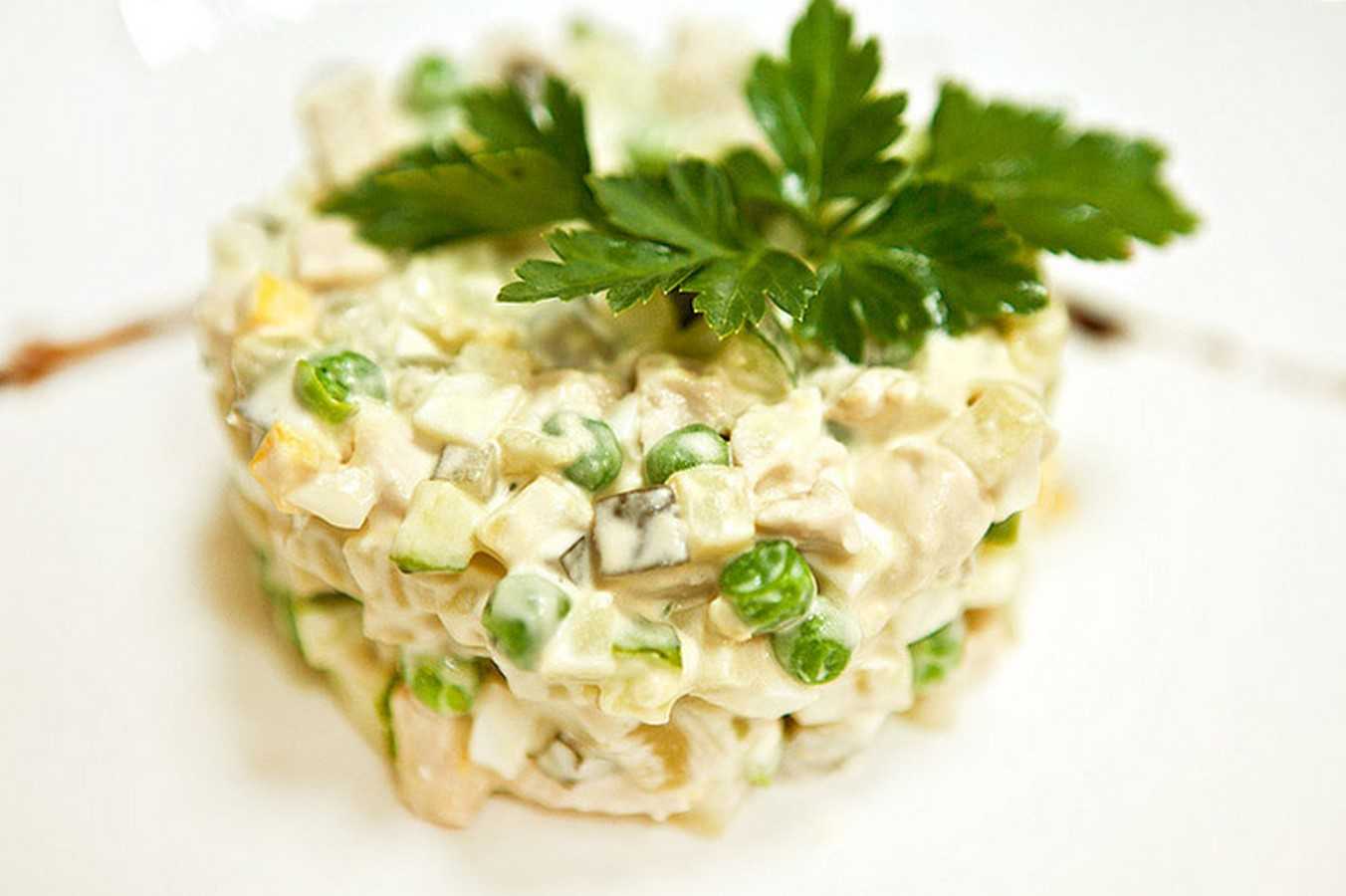 Салат с курицей и кукурузой - 85 рецептов приготовления пошагово - 1000.menu