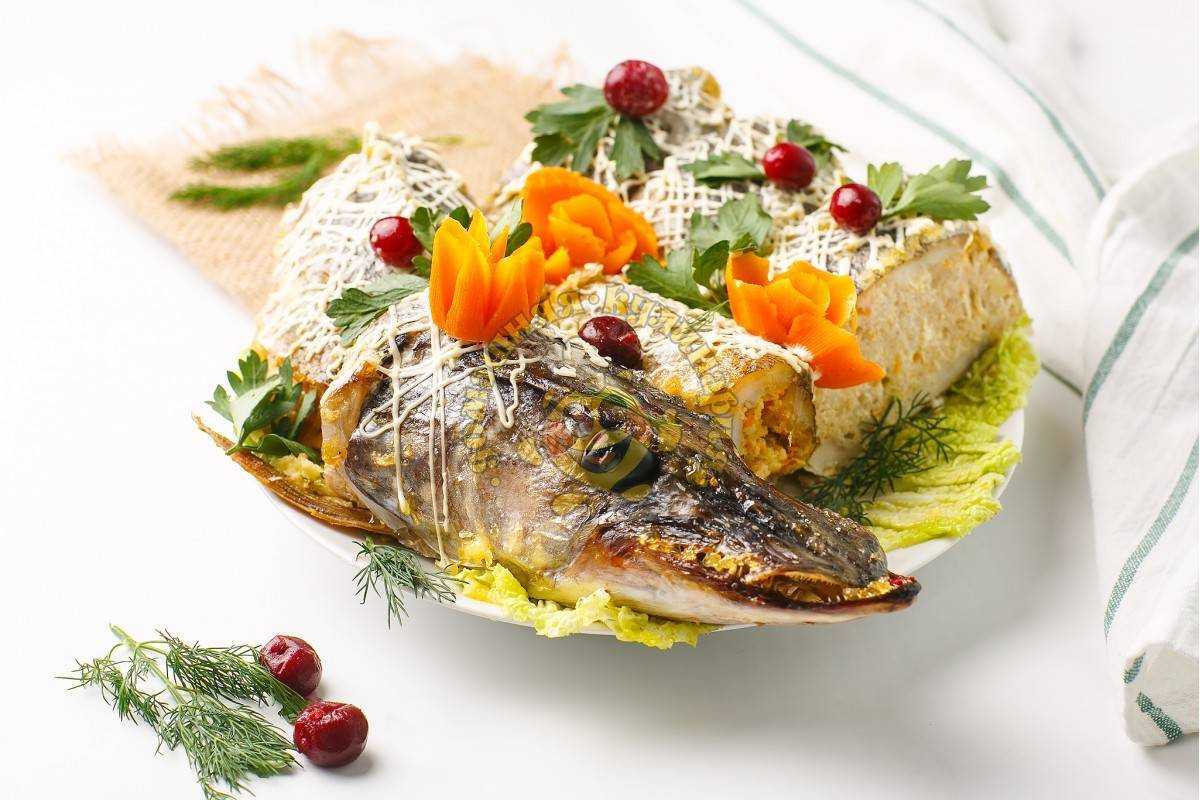 Рецепт рыбы с луком и помидором под сыром | меню недели
