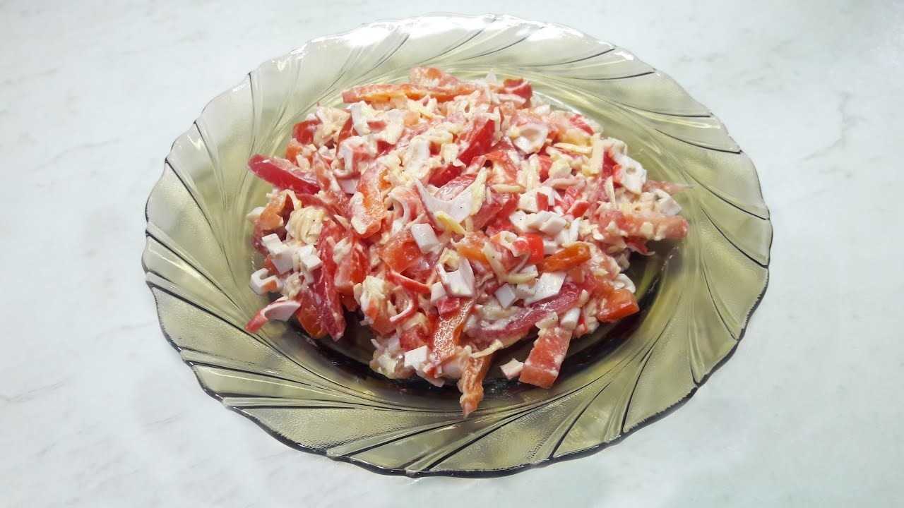 Салат красное море с крабовыми палочками: 3 очень вкусных рецепта