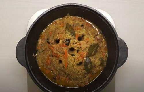 Плов с курицей и грибами