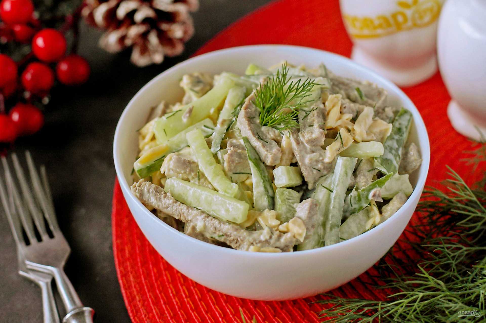 Салат с курицей и огурцами
