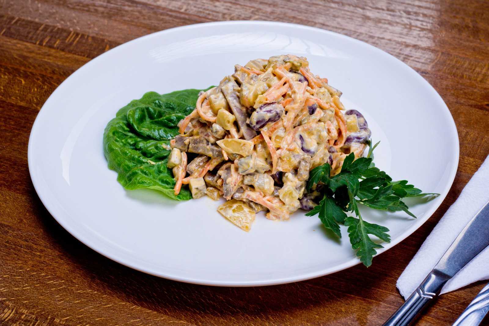 Очень вкусный и питательный салат Обжорка с говядиной отлично подойдет для торжества или семейного обеда Сытное блюдо состоит из самых простых продуктов