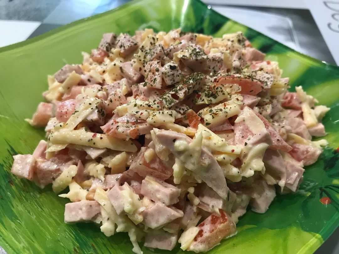 Салаты с селедкой: 10 вкусных и простых рецептов