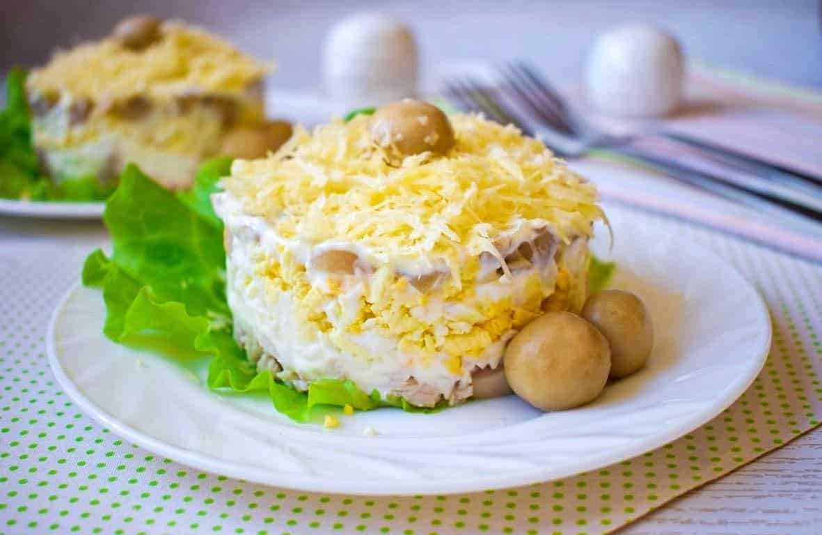 Салаты с копченой курицей — 17 очень вкусных рецептов