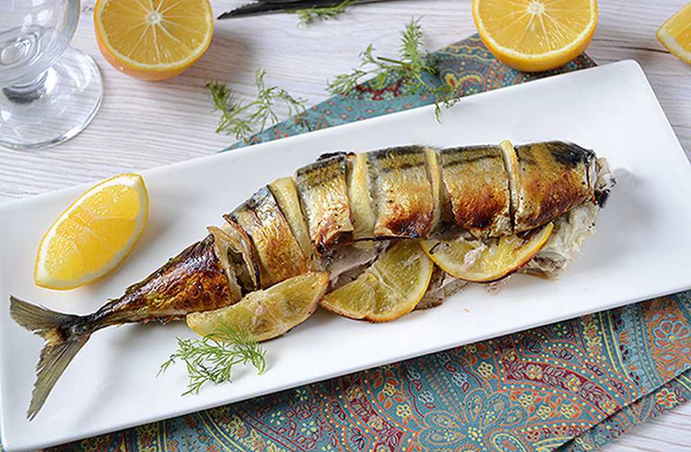 Запеченная скумбрия с овощами в духовке - рецепты с фото
