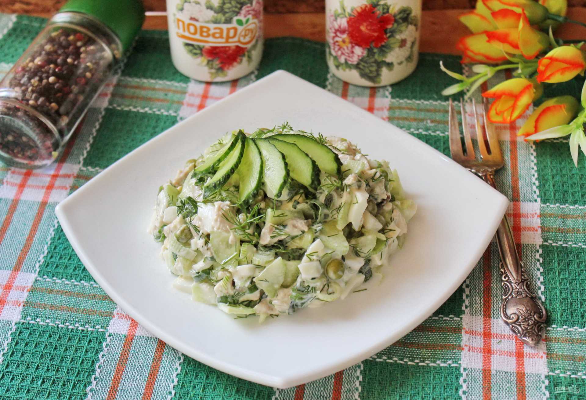 Салат с курицей и огурцами – 10 вкусных рецептов