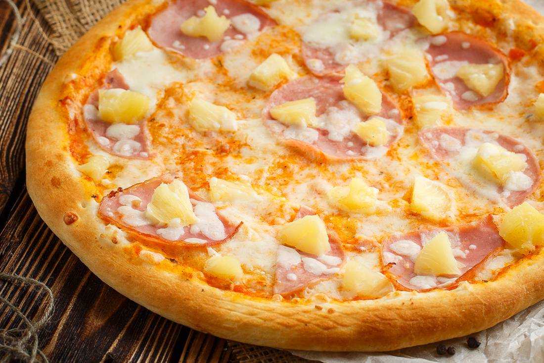 Пицца гавайская рецепт с курицей и ананасами