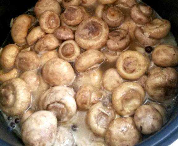 Картошка с мясом и грибами в мультиварке