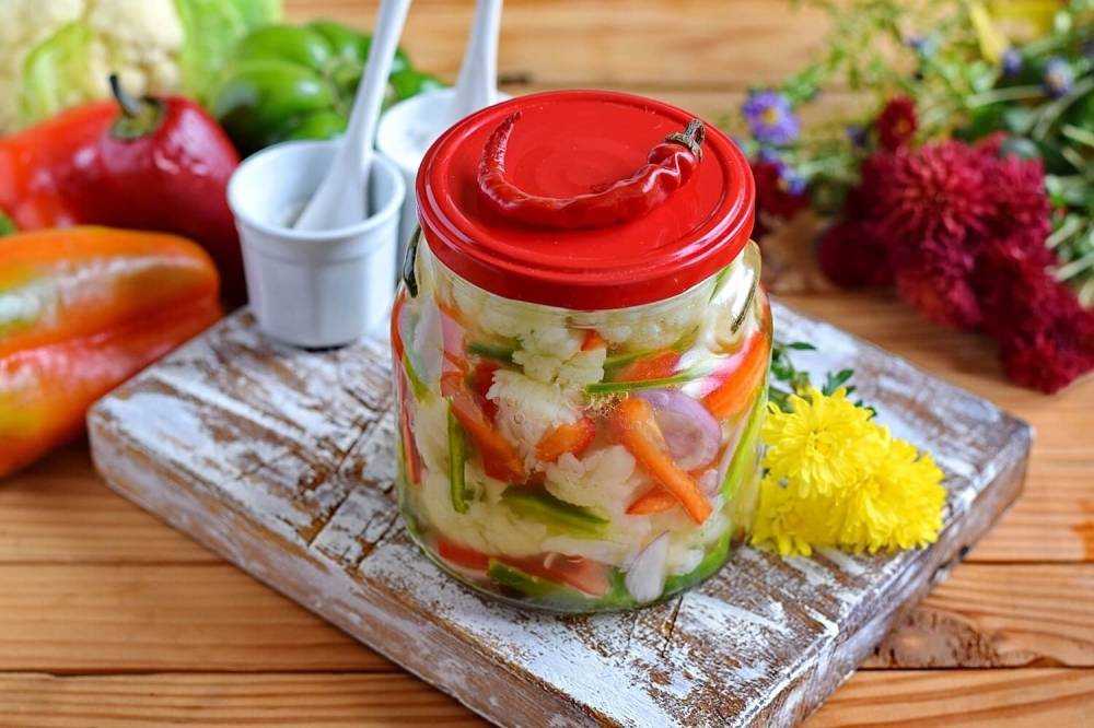 Салат из капусты на зиму в банках - 10 очень вкусных рецептов