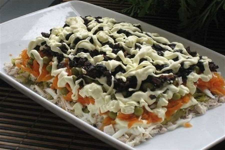 20 салатов с курицей и сыром, которые украсят любой стол
