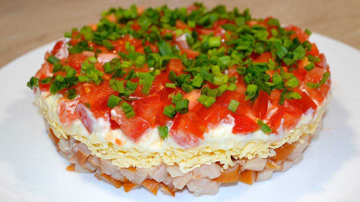 Салат с копченой курицей - 10 простых и вкусных рецептов с пошаговыми фото