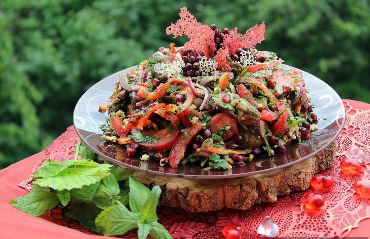 Топ-15 вкусные новые салаты на новый год 2023 — рецепты с фото