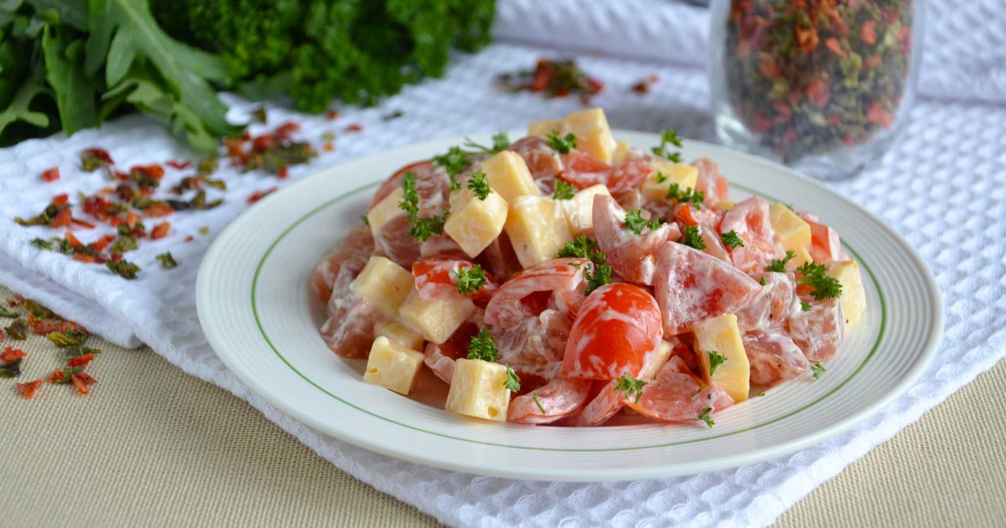 Салат с плавленным сыром и курицей - 7 рецептов с фото пошагово