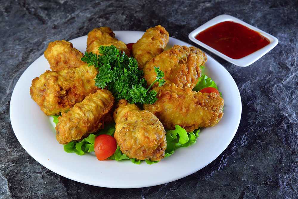 Курица в кляре — вкусные рецепты хрустящих крылышек, ножек и отбивных