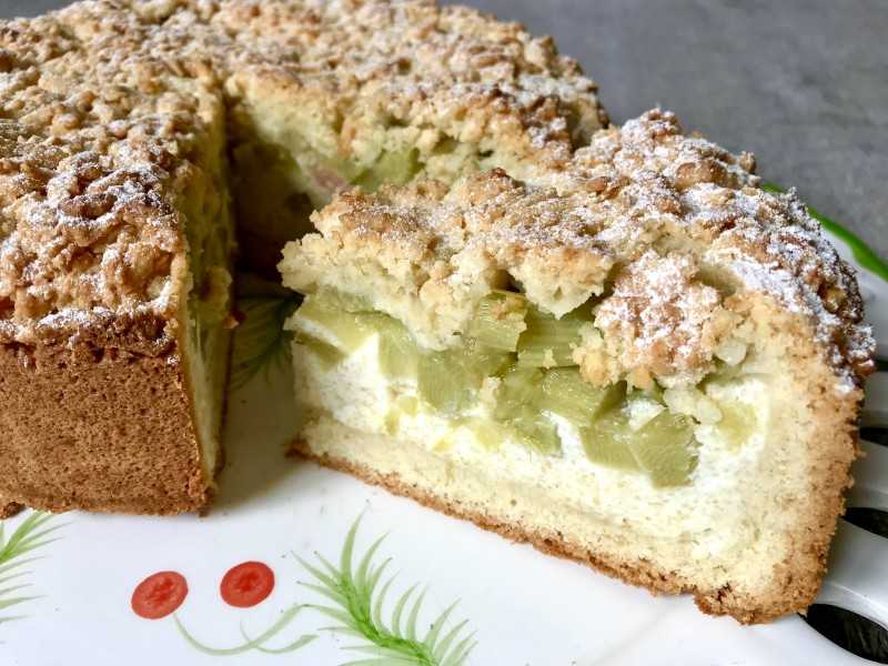 Что приготовить из ревеня - 12 рецептов простых и вкусных сладких блюд
