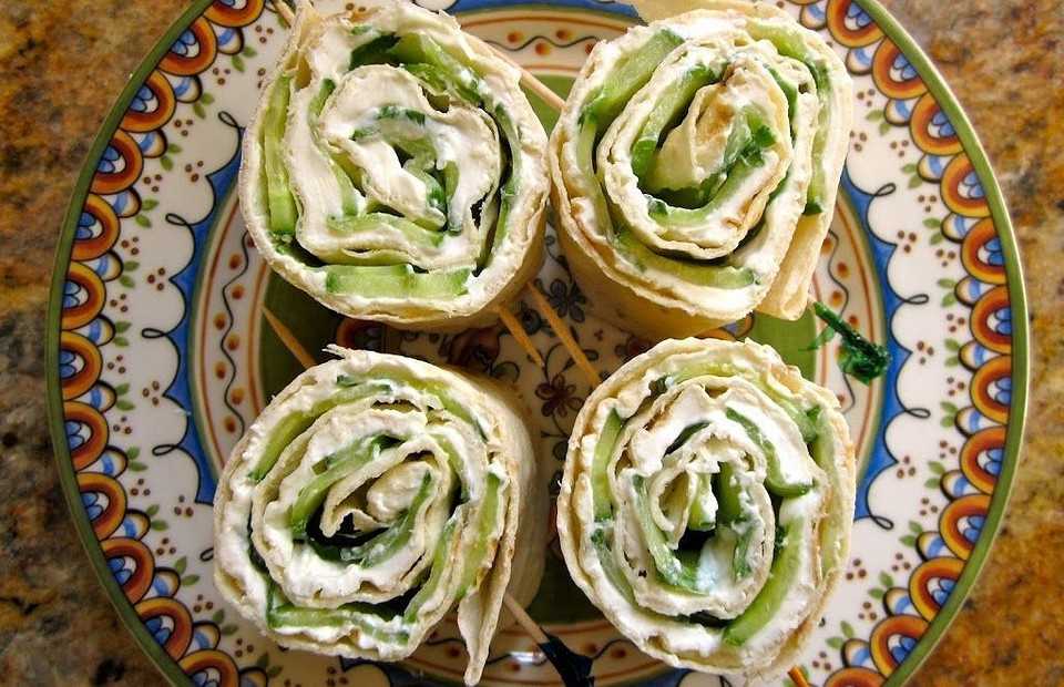Рулет из лаваша с грибами и сыром в духовке рецепт с фото пошагово - 1000.menu